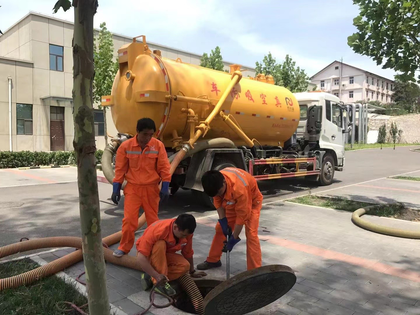 伊宁县化粪池清理与5-8吨吸粪车施工效率分析
